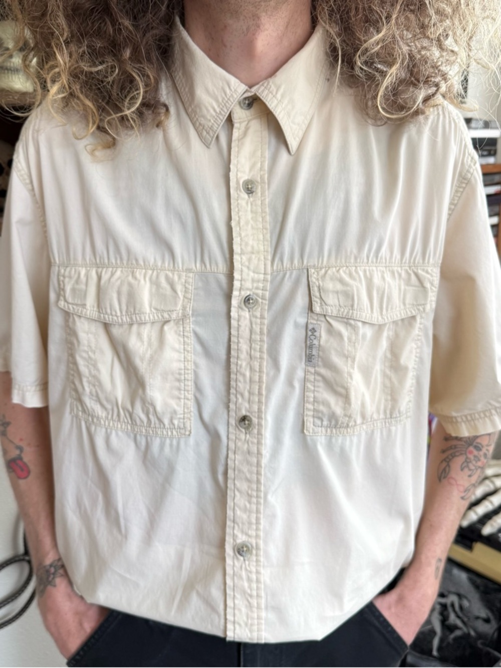 Vintage 2000s Columbia Cream S/S Button Down Shirt ~ Size M